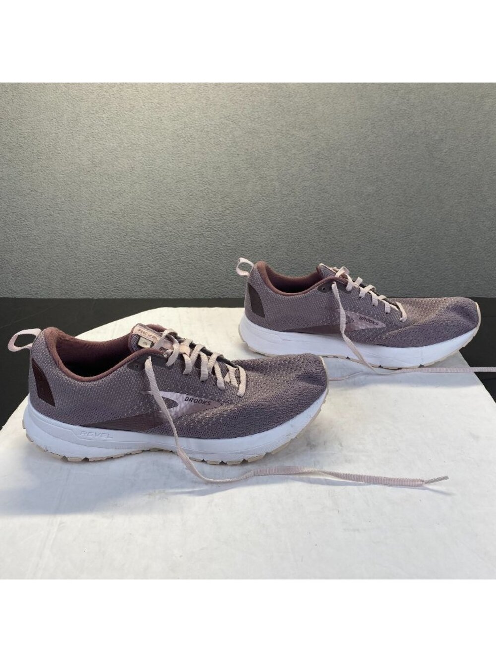 Brooks Women's Revel 4 Running Shoe Size 11,Sneakers,Comfort,Athletic